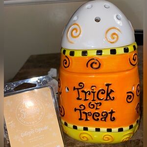 Scentsy Halloween Orange and White Warmer